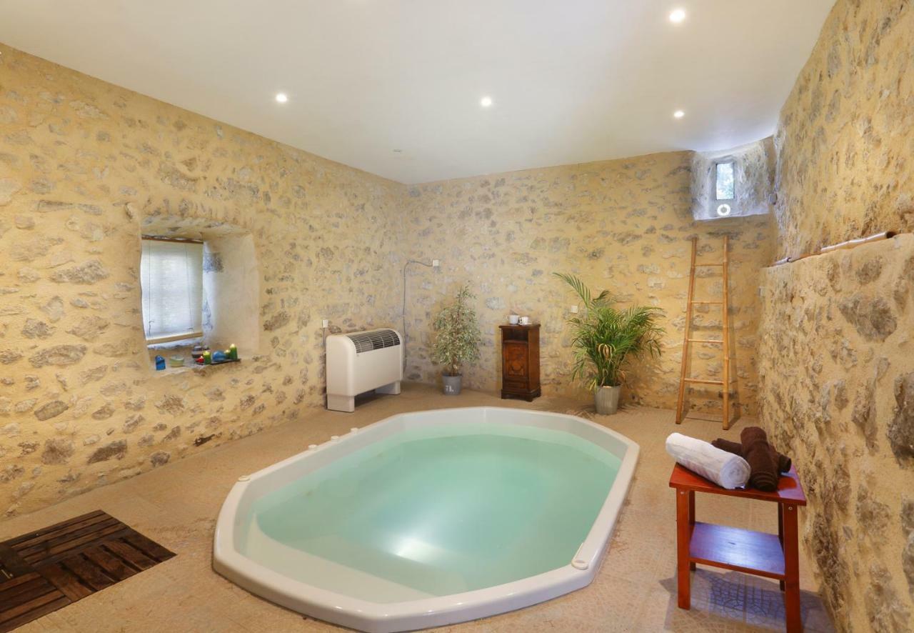 Chateau De Montfroc Bed & Breakfast Exterior photo